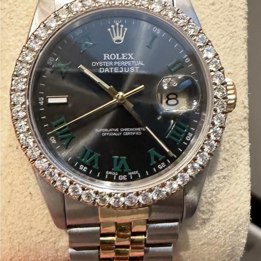 Rolex Datejust Dial with Green and Gold Details - Picture 4 of 6